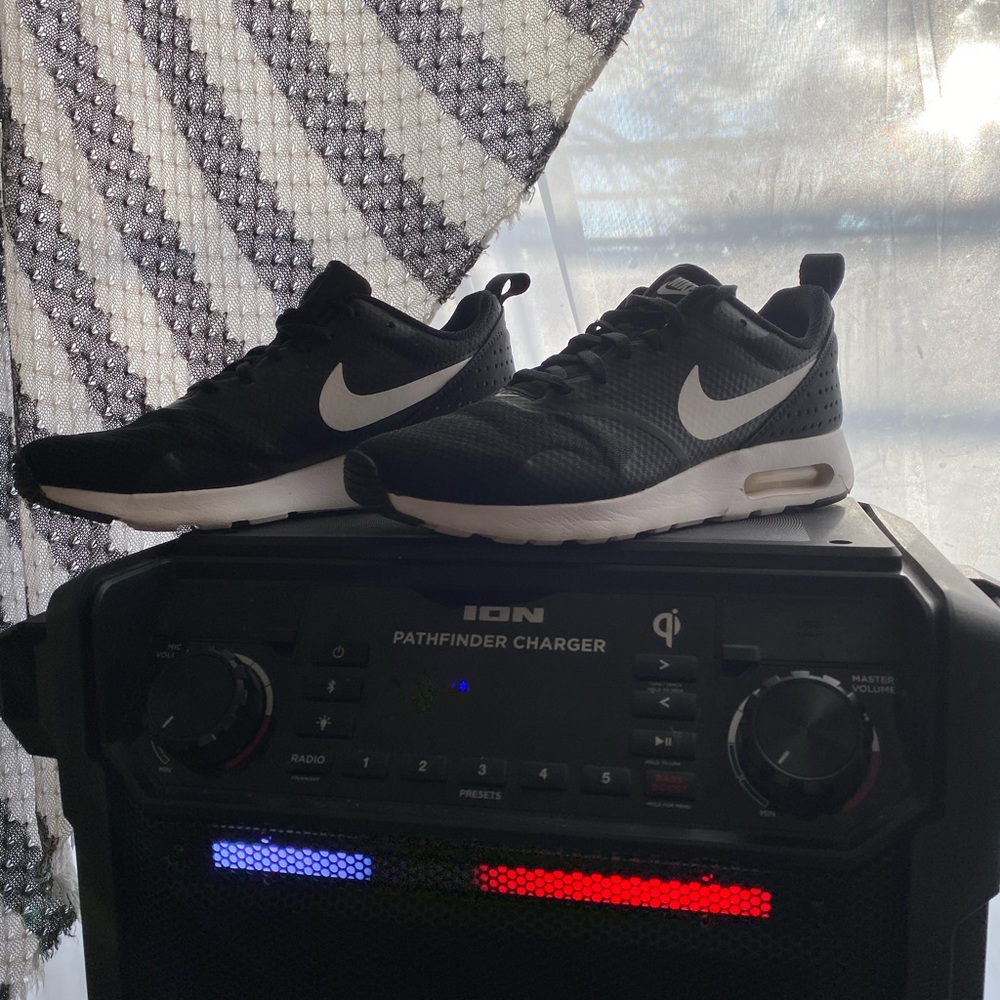 Nike’s - Picture 4 of 5